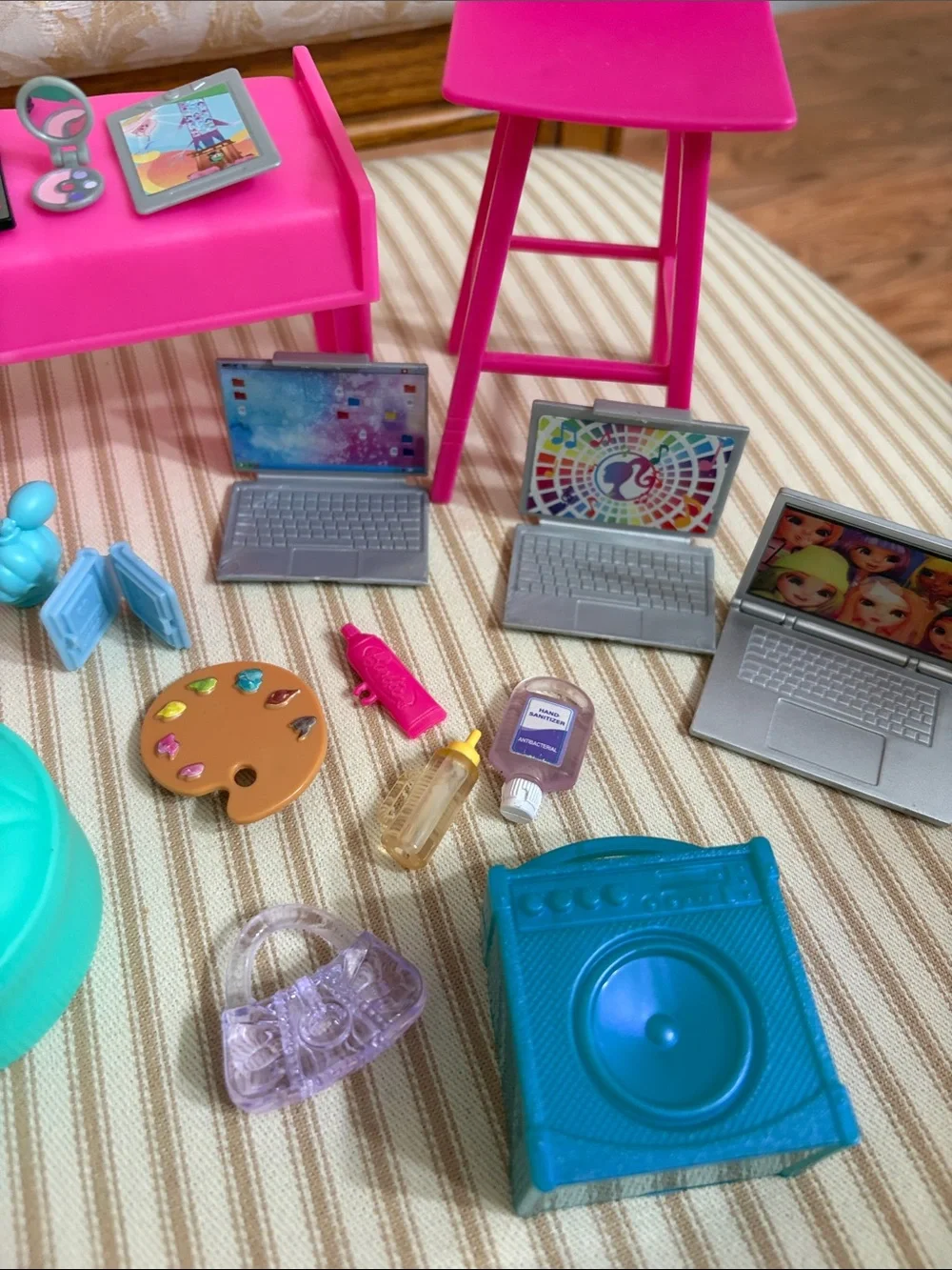 Barbie and doll house accessories (random)